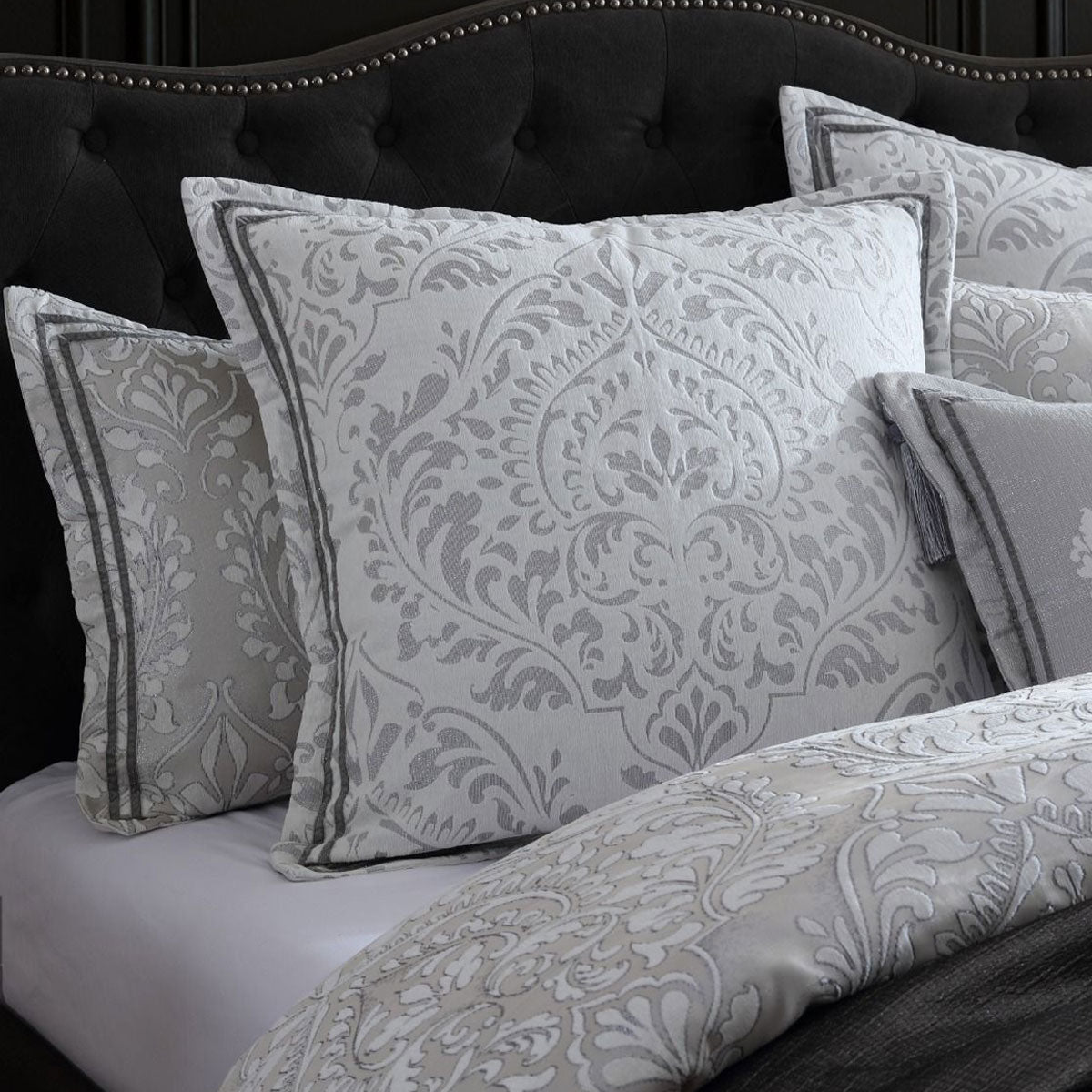 Davinci Alexander Silver Woven Jacquard Quilt Cover Set Queen