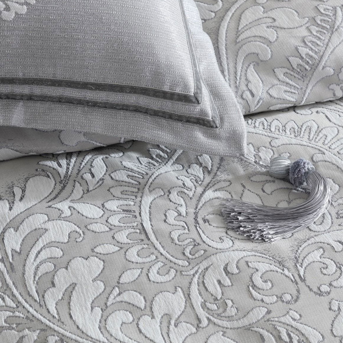 Davinci Alexander Silver Woven Jacquard Quilt Cover Set Super King