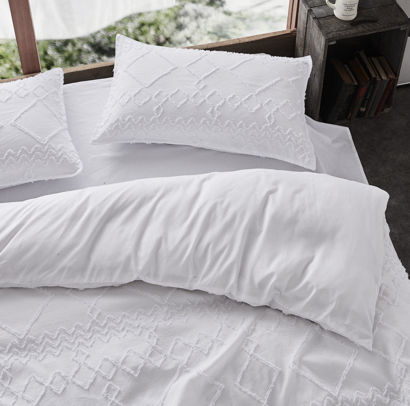 Tufted ultra soft microfiber quilt cover set-super king white - Newstart Furniture