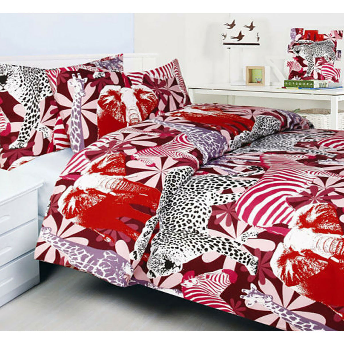 Bright Young Things Jungle Red Quilt Cover Set Double - Newstart Furniture